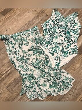 Bloomchic 22/24 Plus One Piece
Swimsuit- Green/White w/ matching sheer coverup